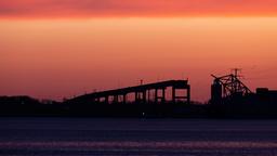 Sonnenuntergang über der eingestürzten Brücke in Baltimore.