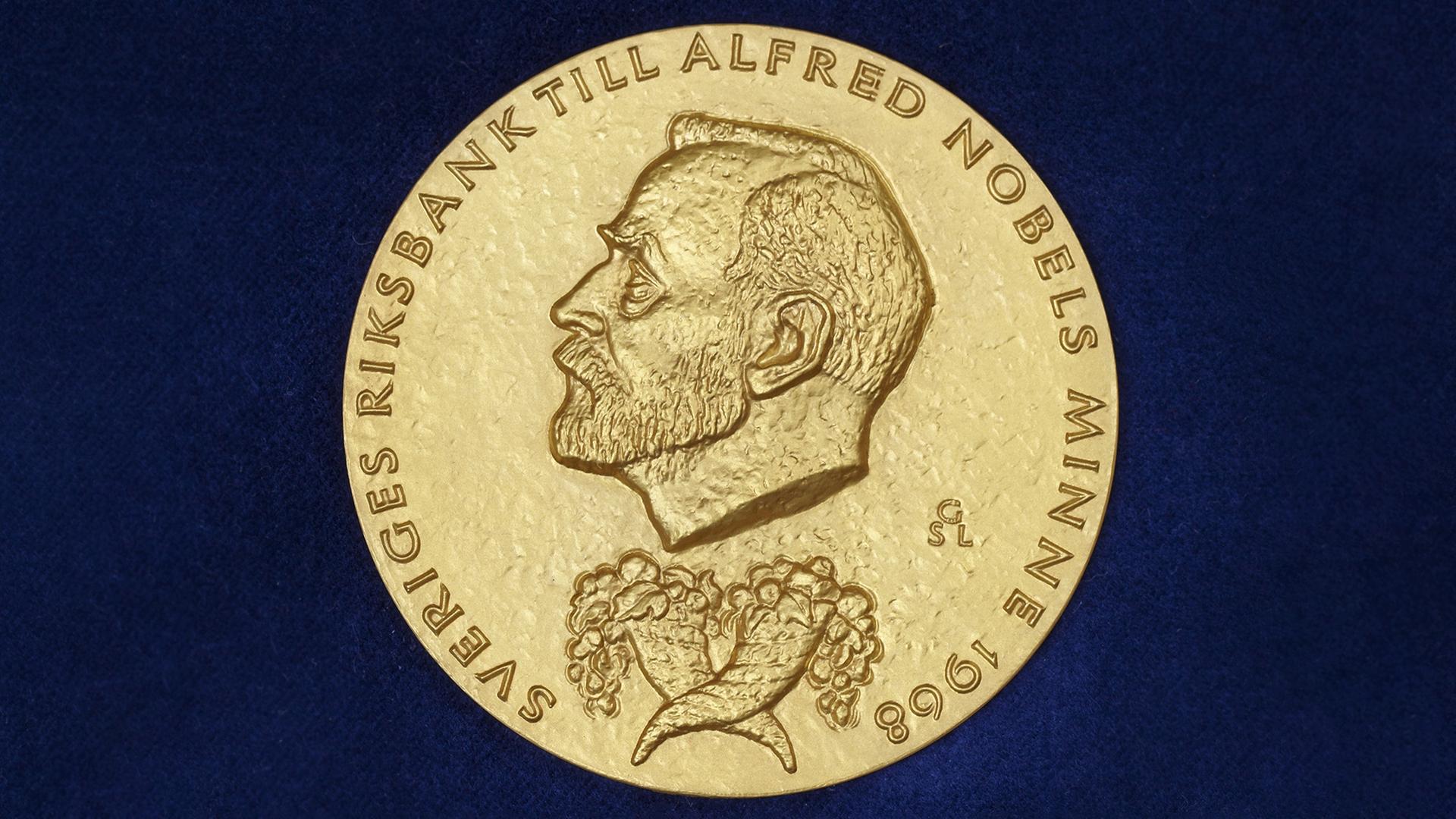 Medaille für den Nobelpreis für Wirtschaftswissenschaften | picture alliance/dpa/The Nobel Foundation