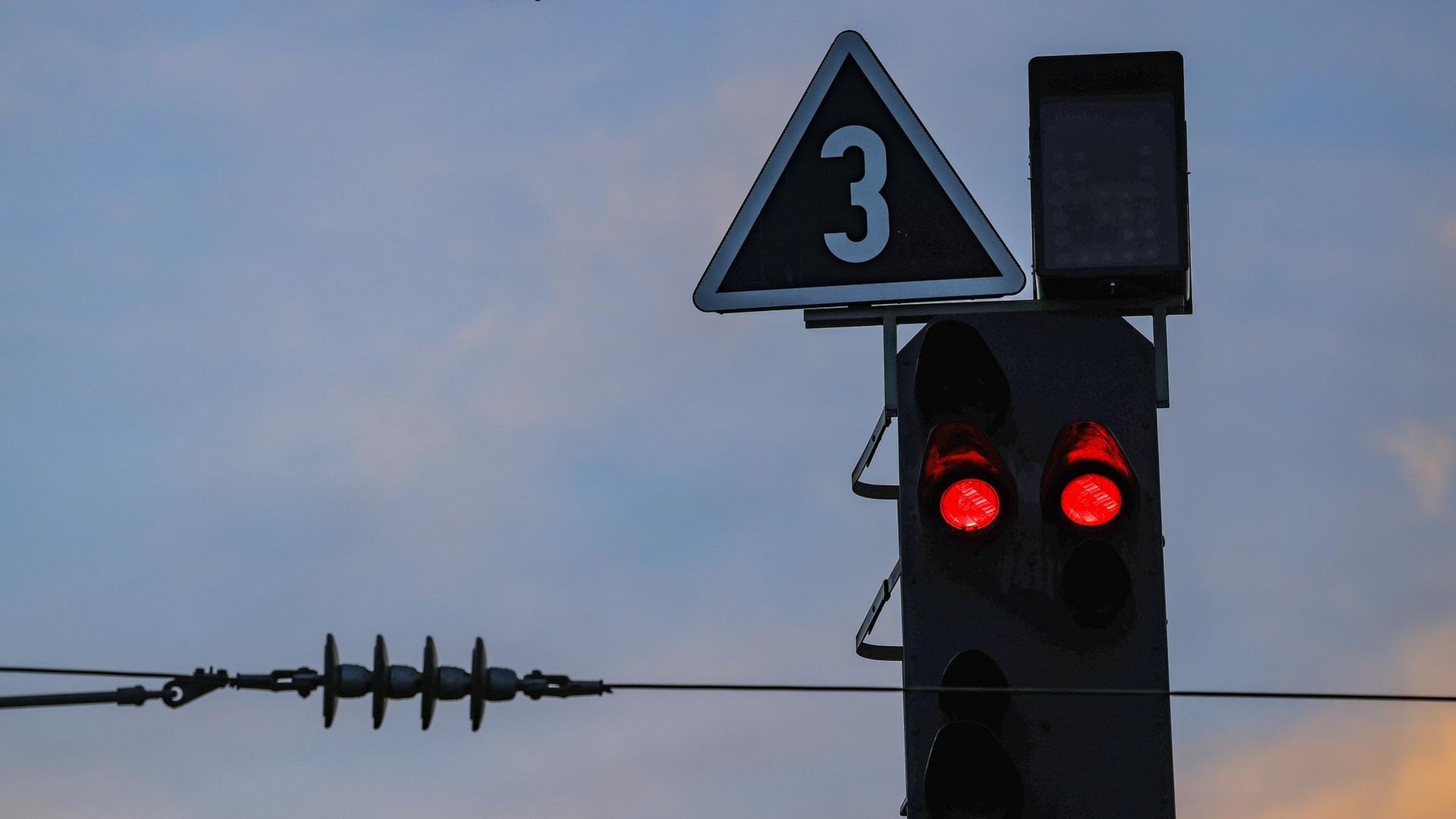 Eisenkette auf Bahngleis: Zugverkehr bei Ellwangen stundenlang unterbrochen