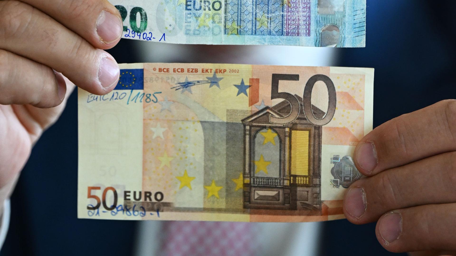 Gefälschte 20-Euro- und 50-Euro-Geldscheine | picture alliance/dpa