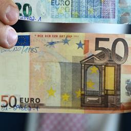 Gefälschte 20-Euro- und 50-Euro-Geldscheine