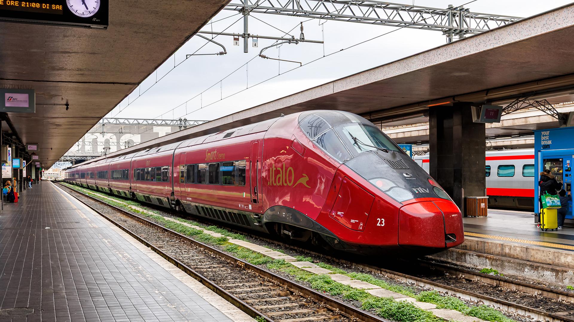 Ein Italo AGV Hochgeschwindigkeitszug im Bahnhof Roma Termini in Rom, Italien. | picture alliance / Markus Mainka