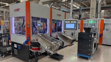 Blick in die Werkshalle der Firma Weidmüller in Detmold.