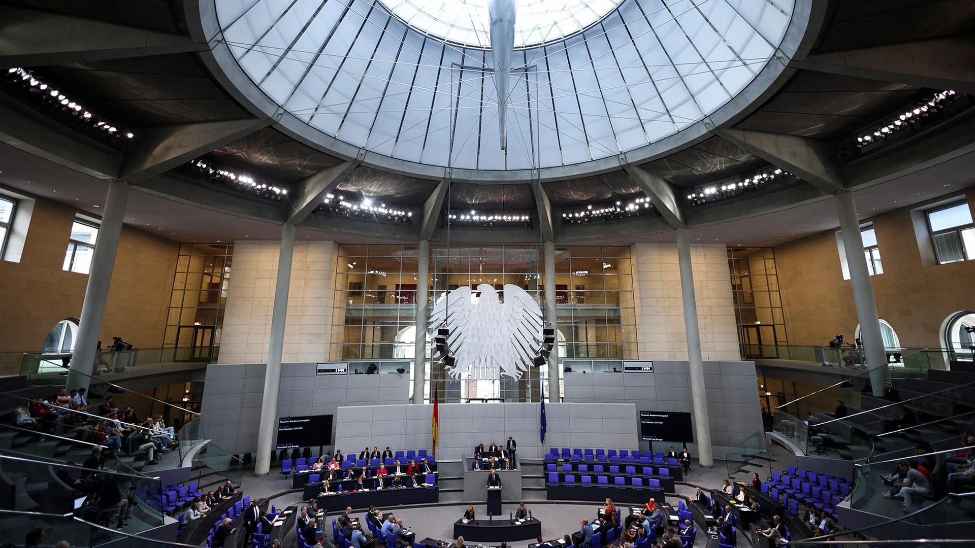 Blick ins Plenum des Bundestags. | REUTERS