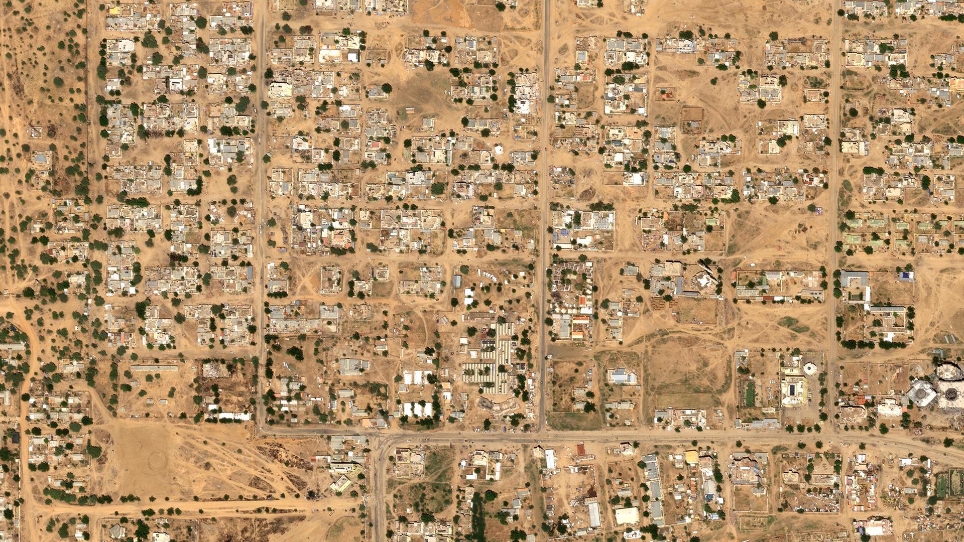 Dieses Satellitenfoto von Airbus DS zeigt einen Teil des Viertels Daraja Oula in Al-Faschir (Sudan) am 27. Oktober 2025. | Airbus DS 2025 via AP