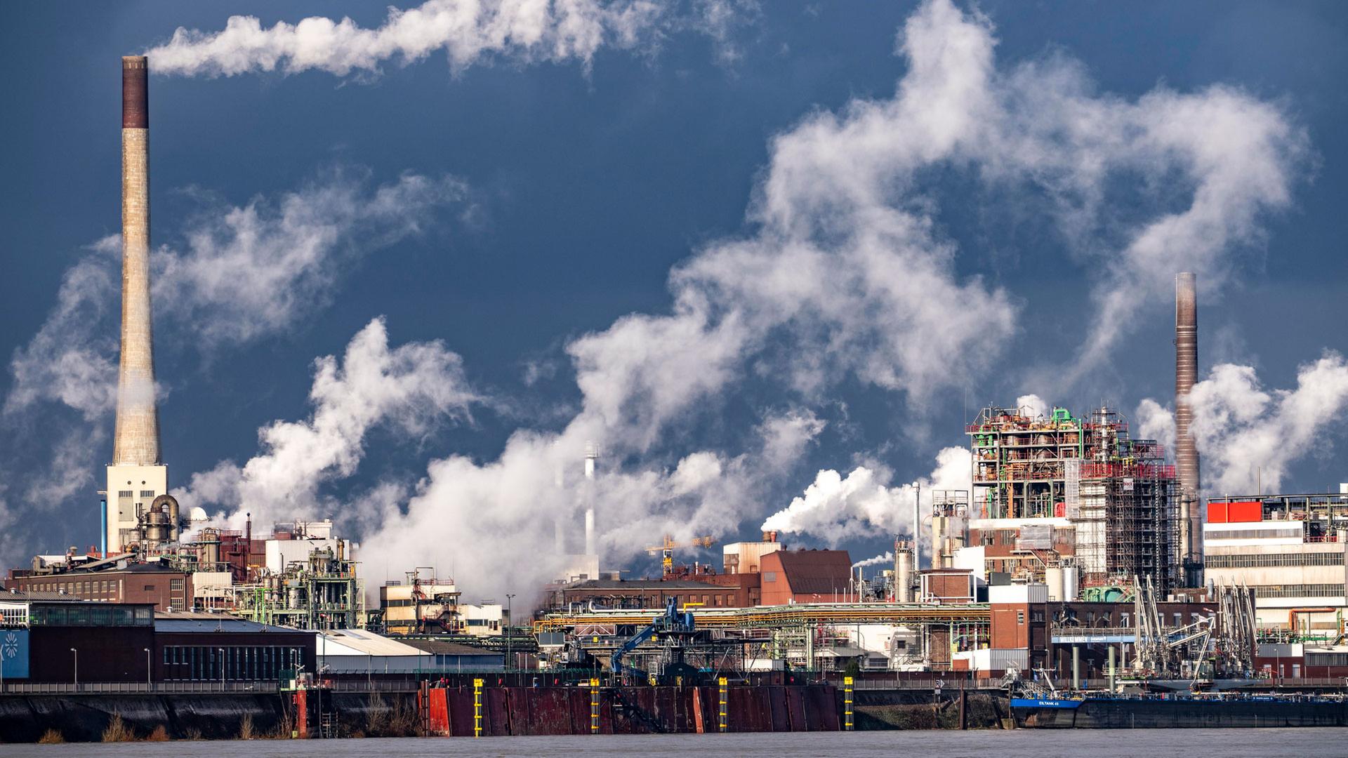 Industrieanlage im Chempark Krefeld-Uerdingen. | picture alliance / Jochen Tack