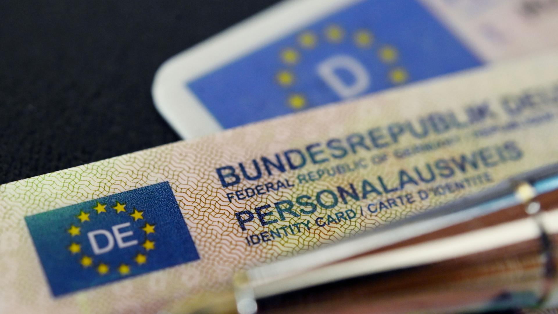 Ein Ausschnitt eines Personalausweises der Bundesrepublik Deutschland | dpa