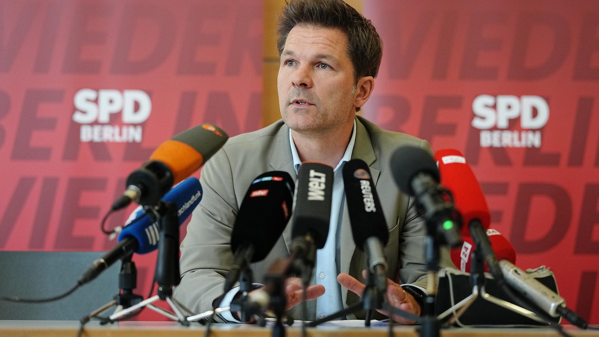 Trotz Ermittlungen: Krach will SPD-Spitzenkandidat in Berlin bleiben