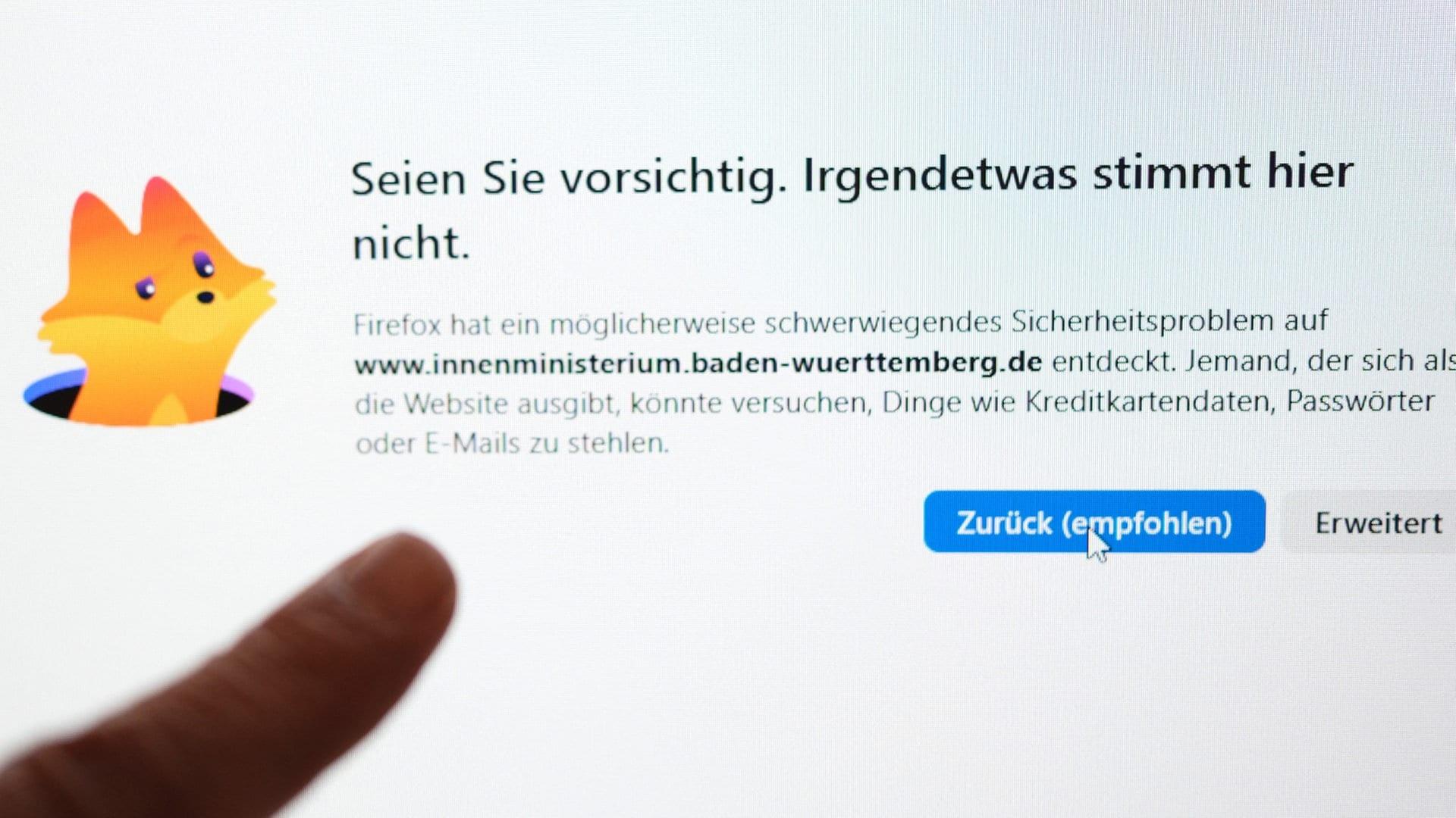BW-Newsticker am Morgen: PHP-Sicherheitslücke: Experte sieht große Gefahr für Nutzer beim Online-Shopping, Webseiten weiter offline, Lkw reißt Oberleitung ein - Bahnstrecke gesperrt