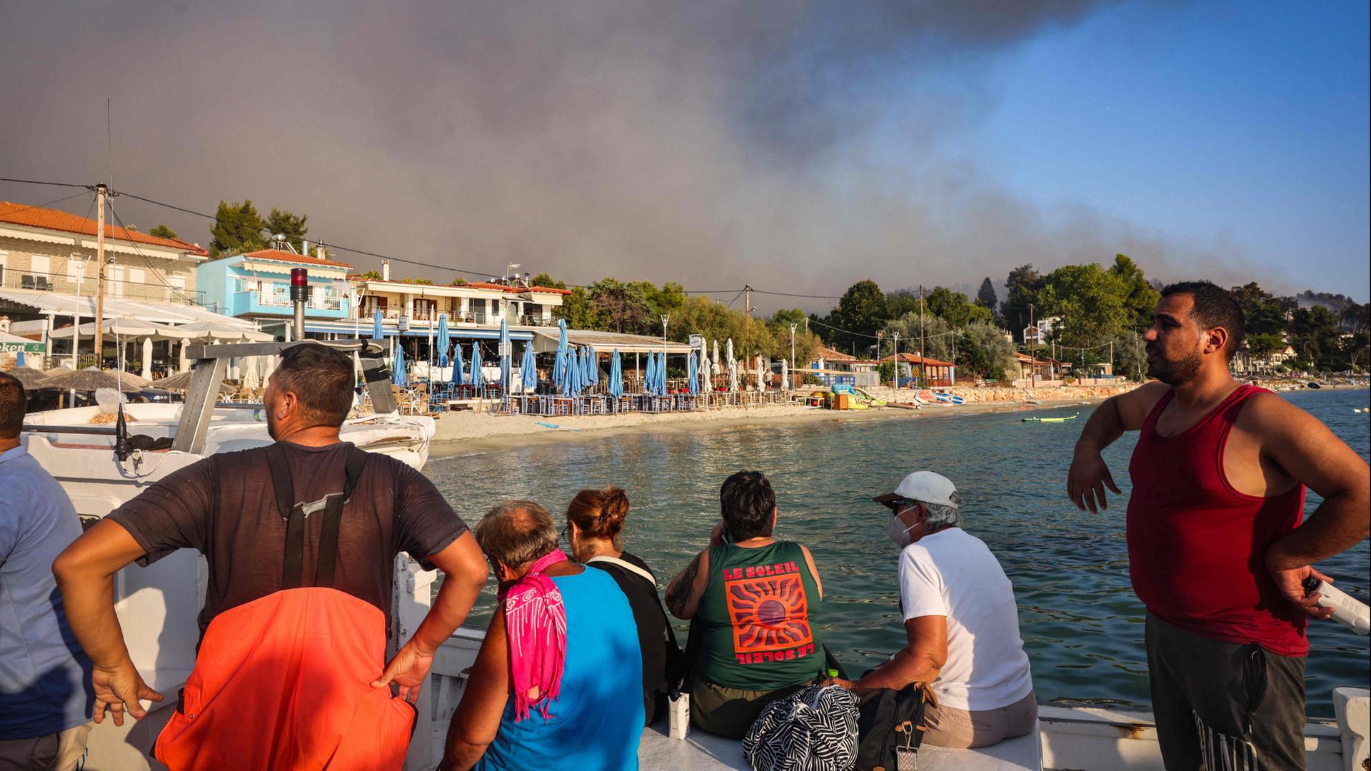 Touristenorte in Griechenland und Kroatien wegen Bränden evakuiert