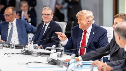 Arbeitssitzung beim G7 Gipfel in Evian (v.l.n.r.): Friedrich Merz, Keir Starmer,  Donald Trump, Emmanuel Macron und Mark Carney