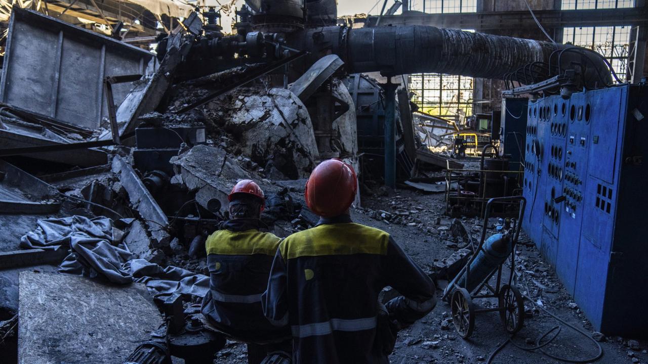 Angriffe auf Kraftwerke in der Ukraine: Arbeiten unter Lebensgefahr