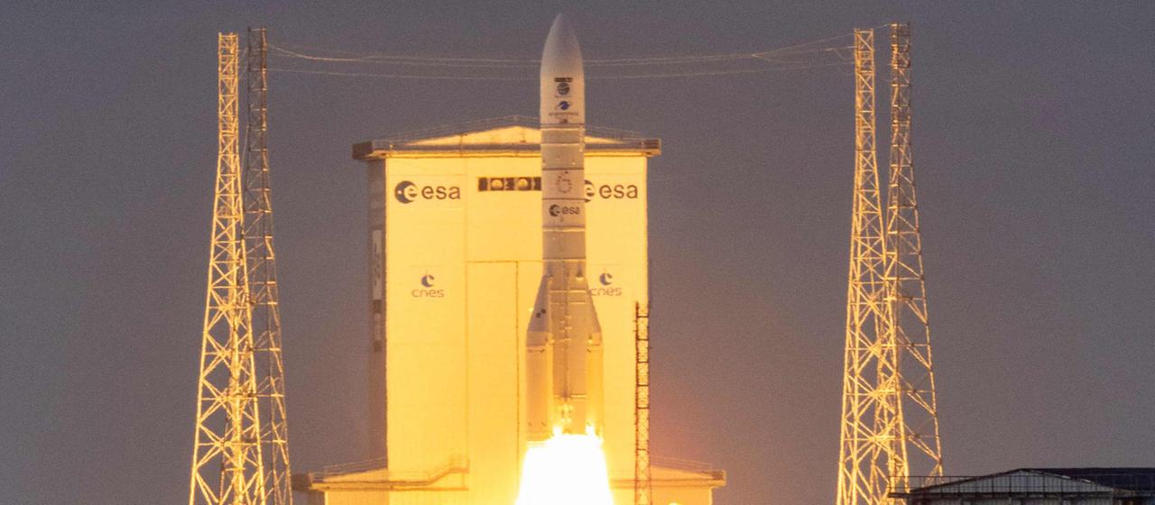 Ariane-6-Rakete der Europäischen Weltraumorganisation (ESA) hebt vom Raumfahrtzentrum von Guayana in Kourou im französischen Überseedepartement Guayana ab.