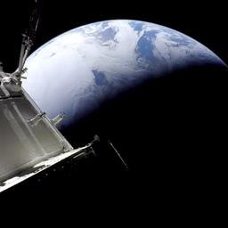 Orion-Kapsel im Anflug auf die Erde