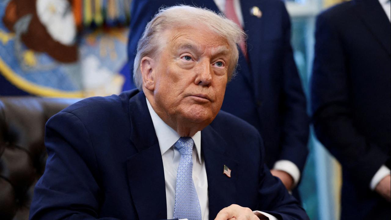 Trump signs law to release the Epstein files