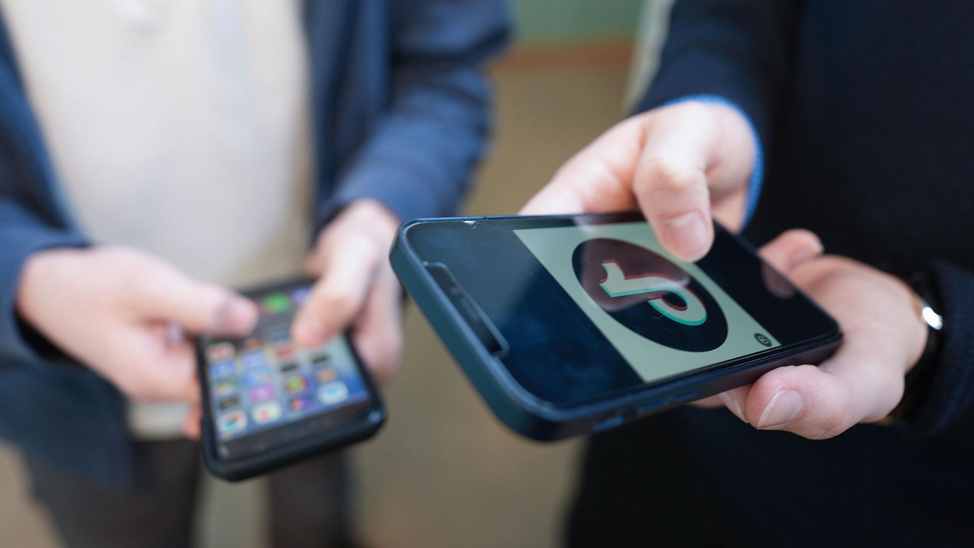 EU-Kommission kritisiert Jugendschutz bei TikTok - Strafen drohen