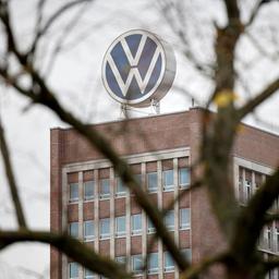 Das VW-Logo ist am Hauptsitz des Unternehmens in Wolfsburg zu sehen.