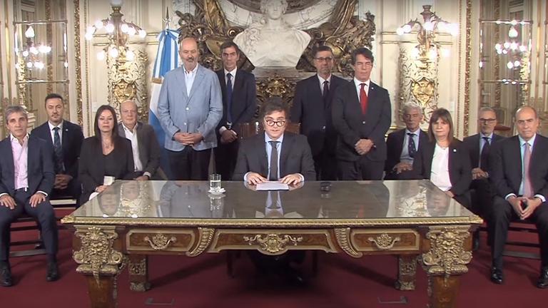 Argentiniens neue Regierung kündigt im Fernsehen ihre Reformpläne an