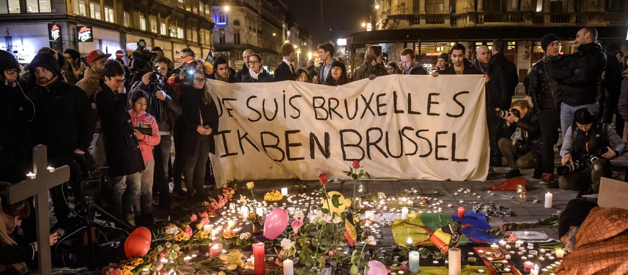 Menschen gedenken der Anschläge in Brüssel vom 22.03.2026 (Archiv)