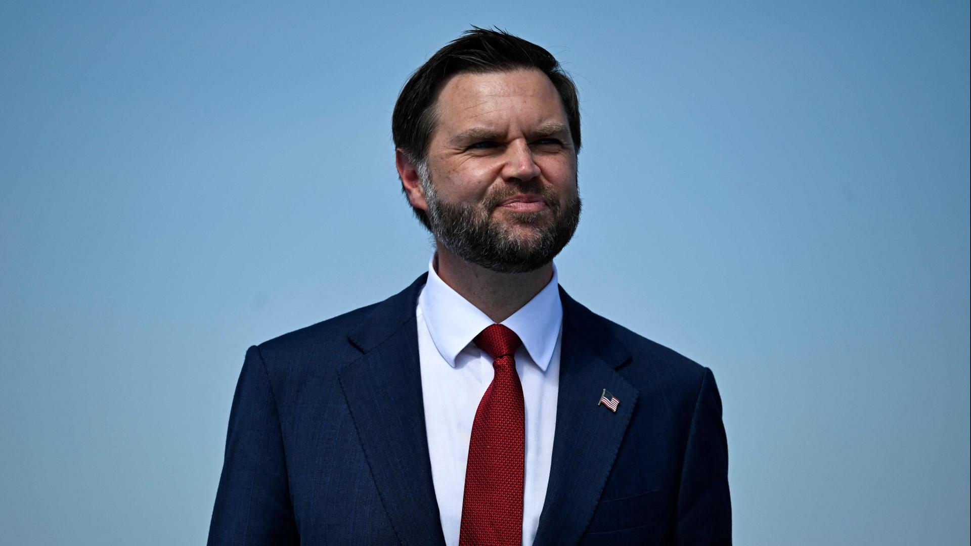 Der US-Vizepräsident JD Vance kommt am 4. Juli 2026 in New York City zu einer Internationalen Marineinspektion an Bord der USS Kearsarge im Hafen von New York an. | Getty Images via AFP