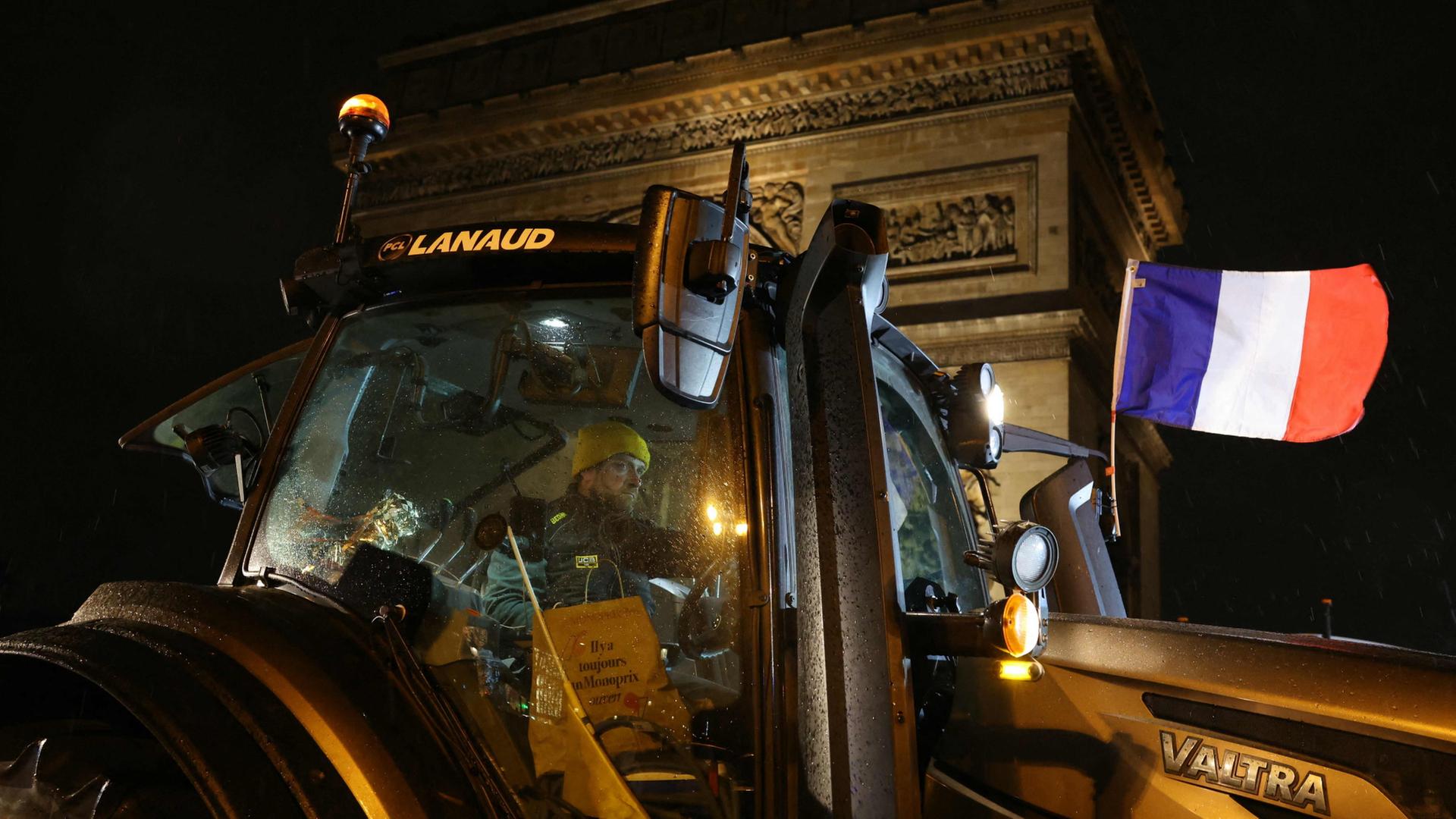 Französische Bauern protestieren in Paris gegen das Mercosur-Abkommen.  | AFP