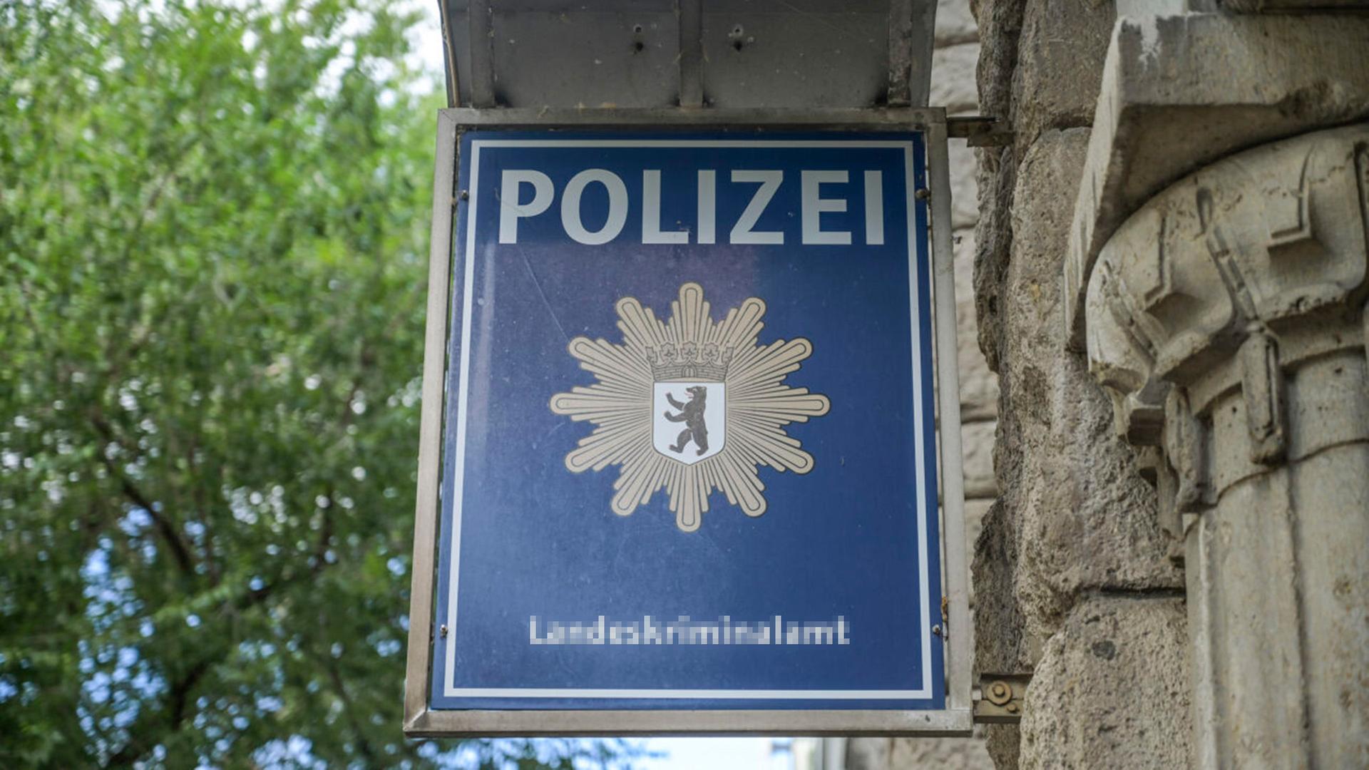Fundmunition: Mann bringt Granate zur Polizeiwache - Einsatz in Neukölln
