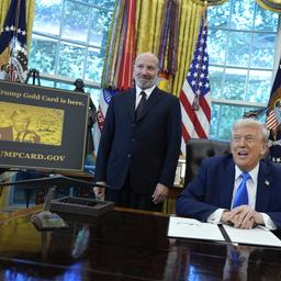 Howard Lutnick (links) und Donald Trump im Oval Office