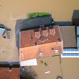 Luftaufnahme einen überschwemmten Wohngebietes im Saarland.