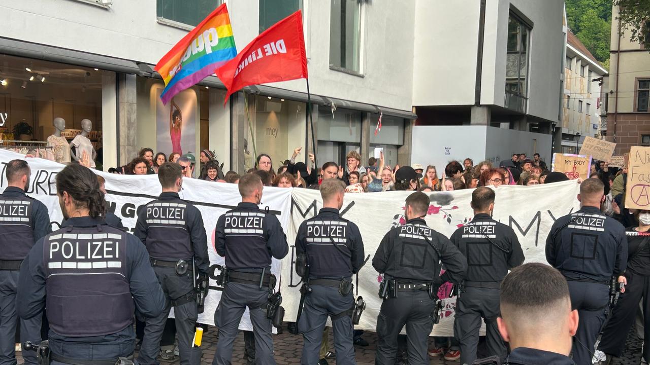 Baden-Württemberg: Large Police Presence for Counter-Protest Against Abortion Opponents in Freiburg