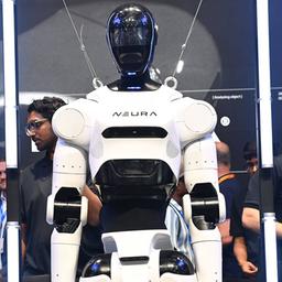 Ein humanoider Roboter von NEURA wird ausgestellt auf der Automatica - Leitmesse für intelligente Automation und Robotik