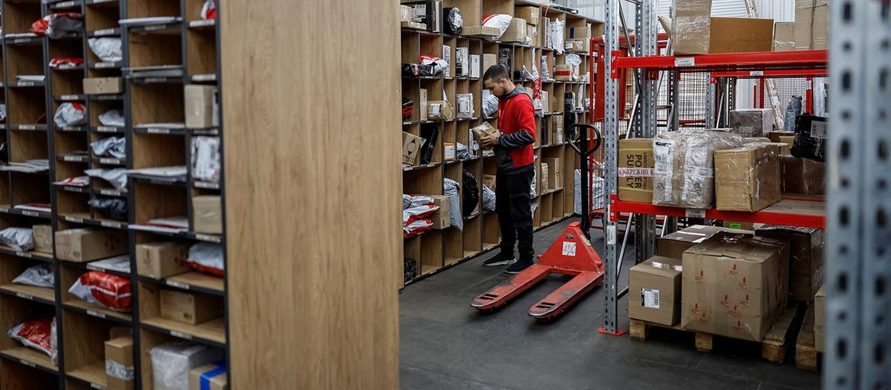 Ein Lager von" Nova Post" in Tschernihiw, Ukraine