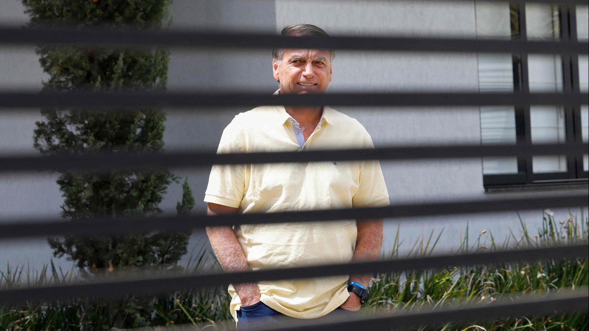 Der ehemalige brasilianische Präsident Jair Bolsonaro vor seiner Residenz in Brasília am 3. September 2025. | AFP