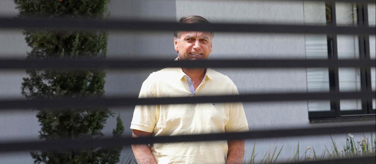 Der ehemalige brasilianische Präsident Jair Bolsonaro vor seiner Residenz in Brasília am 3. September 2025.