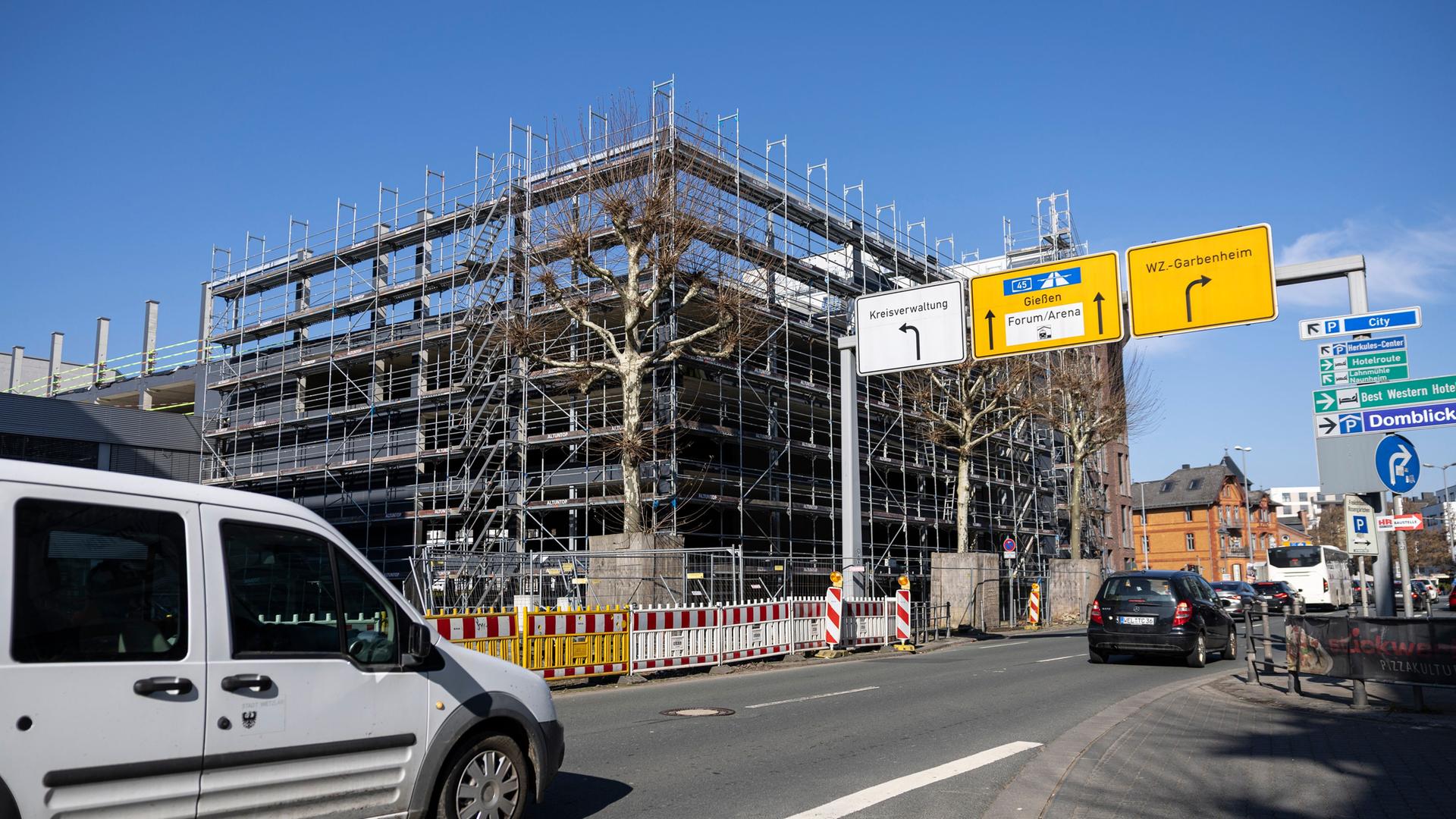 Pannen-Parkhaus in Wetzlar: Rückbau beginnt, Behinderungen im Verkehr