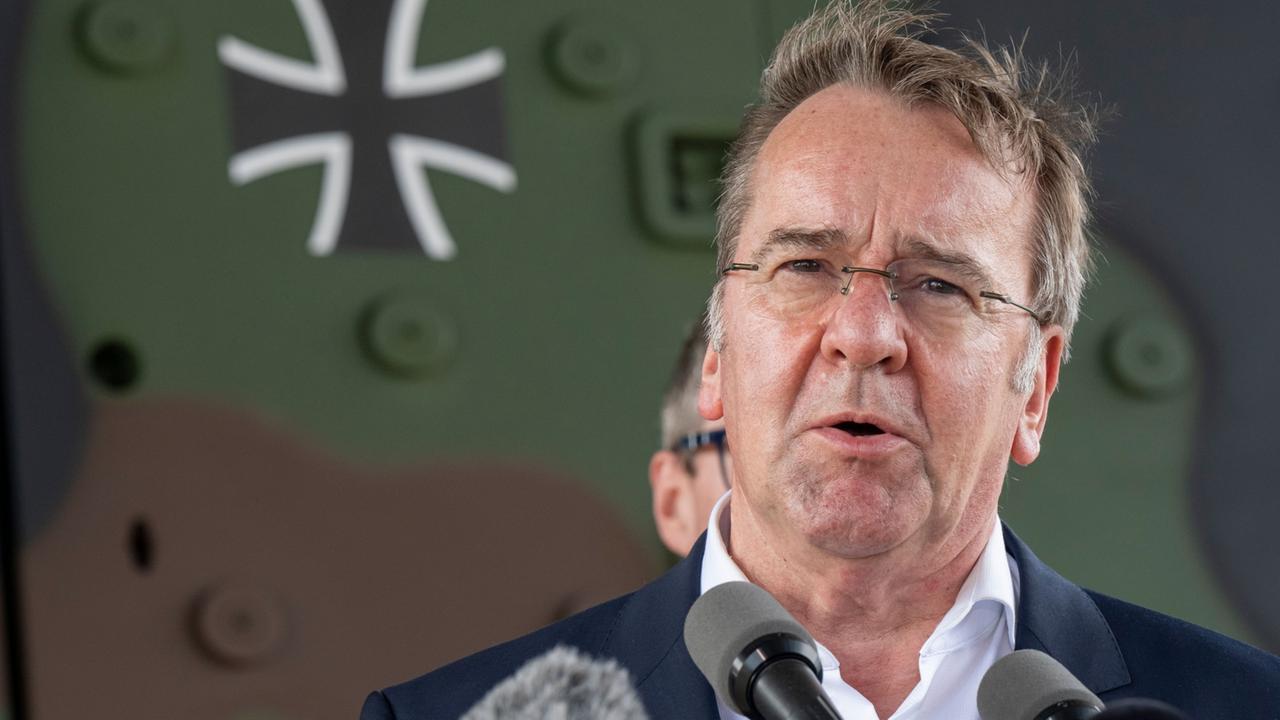 Pistorius: Keine Genehmigungspflicht für Auslandsaufenthalte