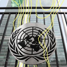 Das Emblem der Vereinten Nationen ist am Hauptgebäude der Vereinten Nationen in New York City, USA, zu sehen.