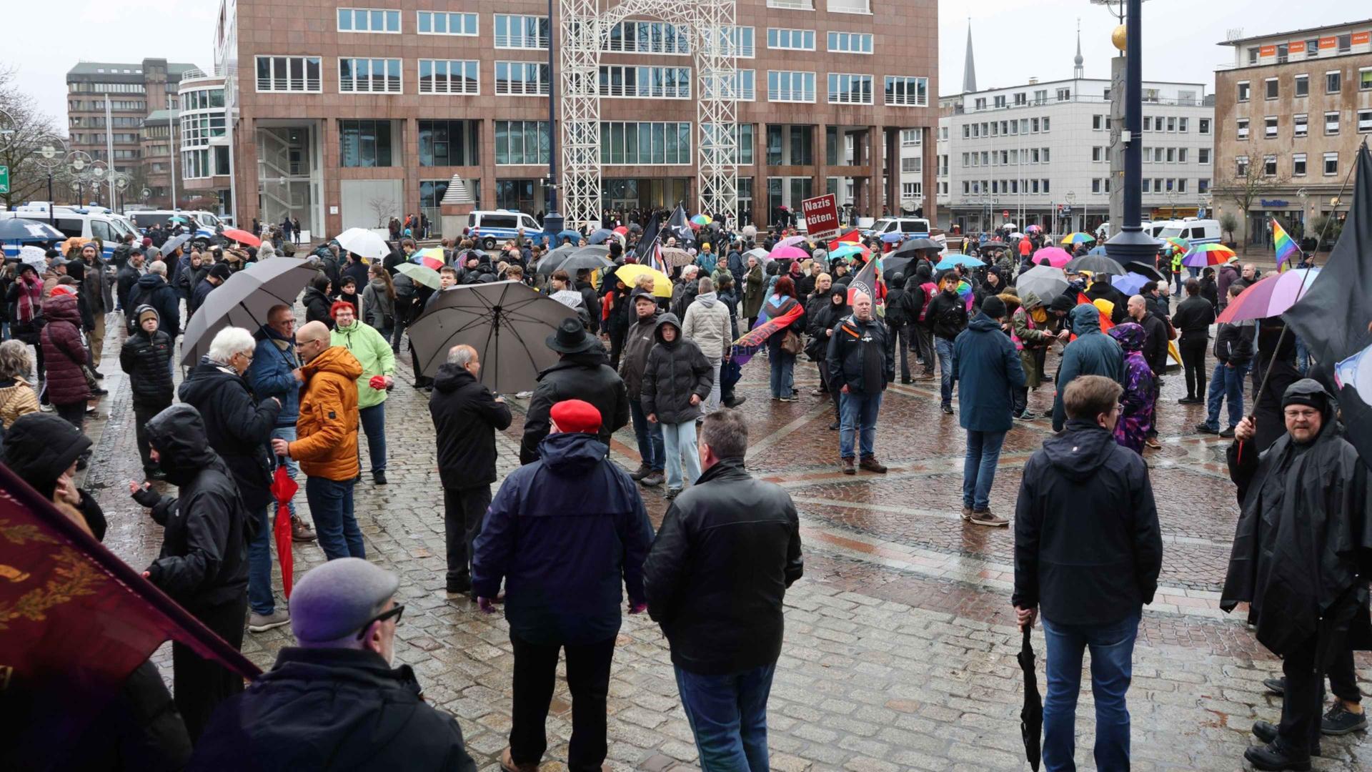 Demonstranten vor dem Dortmunder Rathaus | Dirk Planert