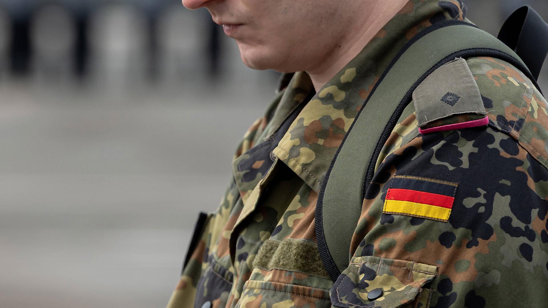 Bundesweit verweigern immer mehr Menschen den Kriegsdienst – wie sieht es im Saarland aus?