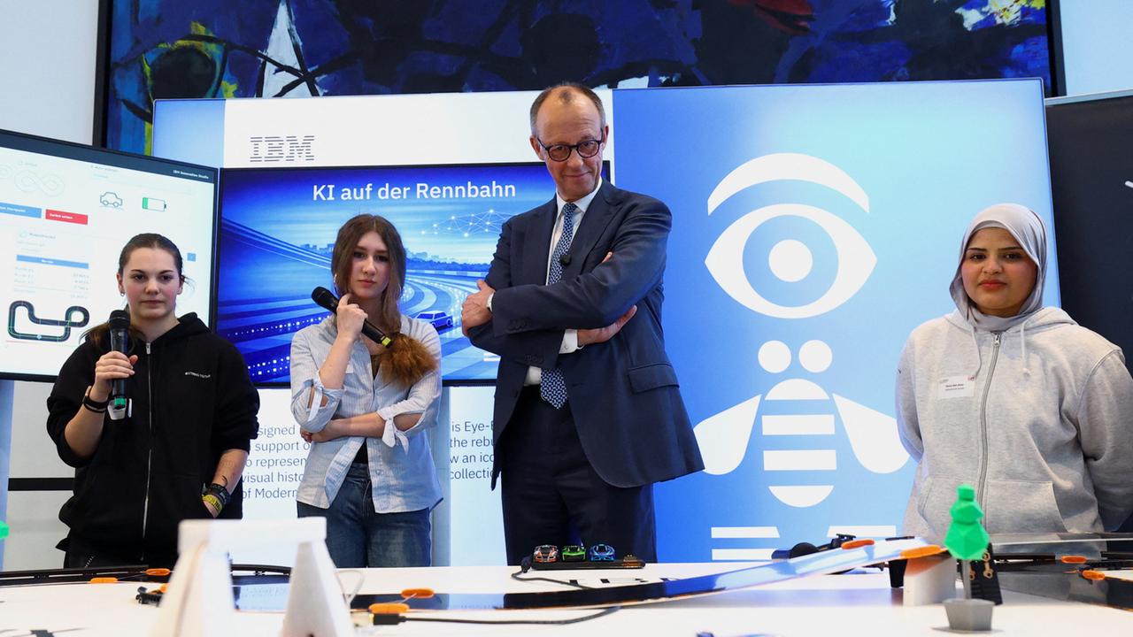 Girls’ Day : Merz macht Mädchen Mut zu MINT-Berufen