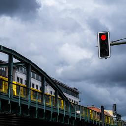 Stürmisches Wetter über Berlin und Brandenburg (Quelle: IMAGO / Seeliger)