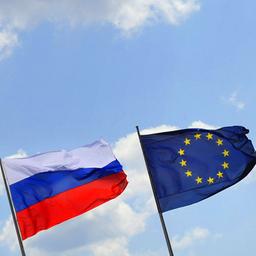 Flaggen EU und Russland