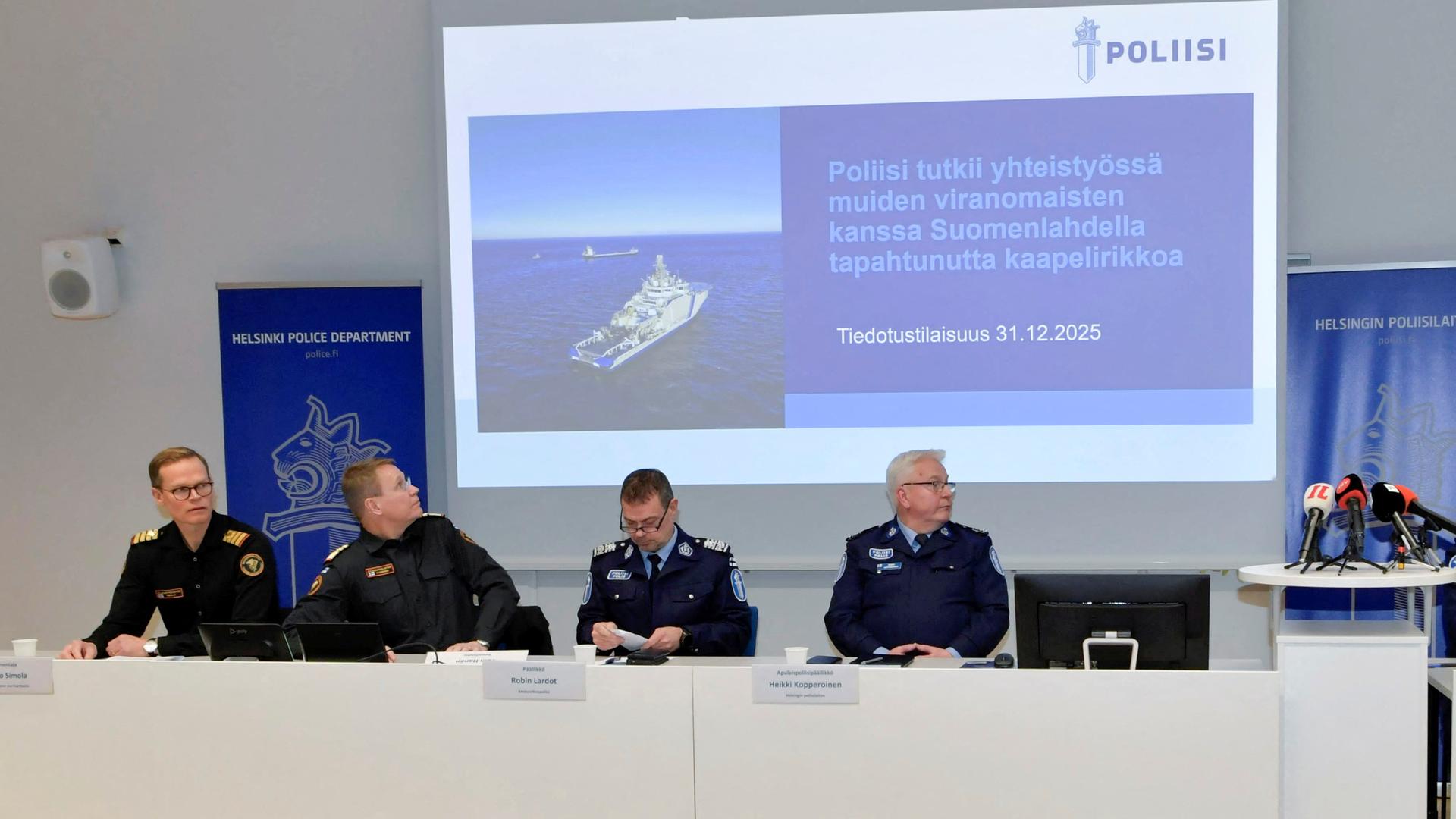 Die finnische Polzei gibt eine Pressekonferenz | via REUTERS