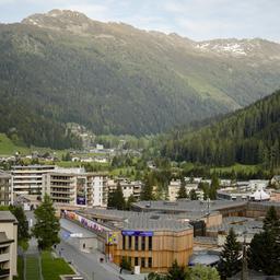 Das Davos Congress Center mit Alpenpanorama.