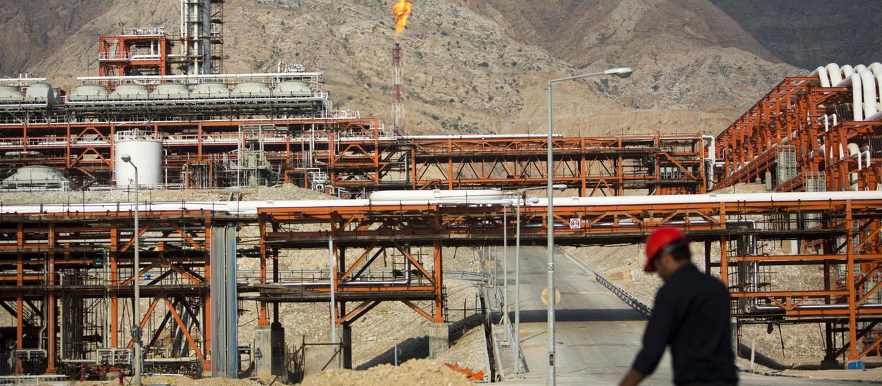 View of the South Pars gas field on the north coast of the Persian Gulf in Asalouyeh (archive image).