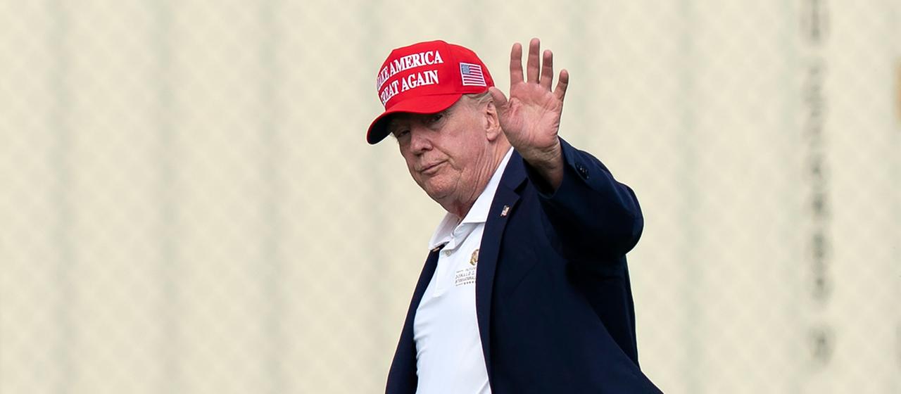 Donald Trump winkt in die Kamera
