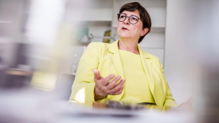 Die SPD-Vorsitzende Saskia Esken Ende Mai 2023. Die Aufnahme entstand während eines Interview mit der Nachrichtenagentur dpa.