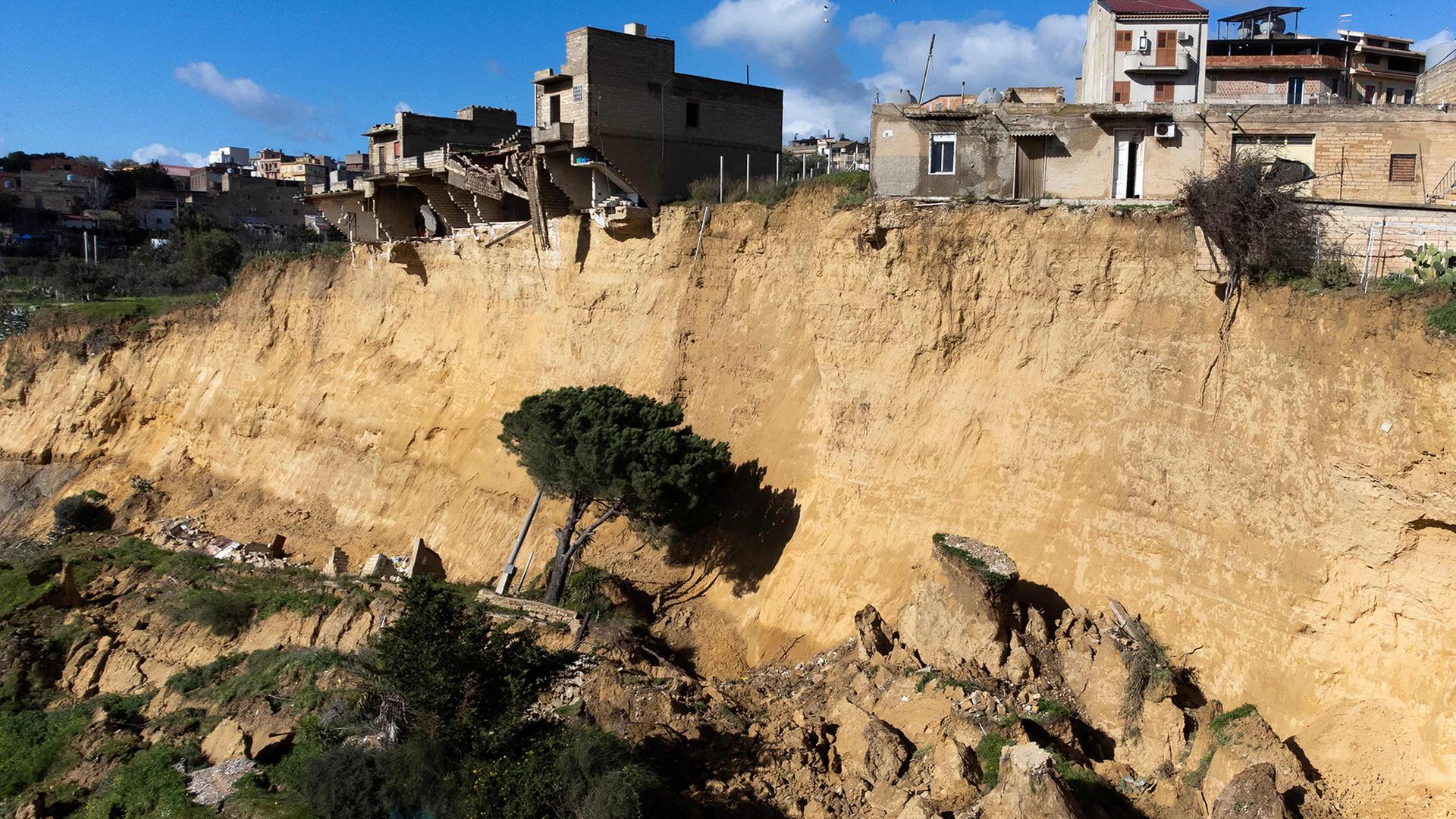 Erdrutsch im italienischen Niscemi - Sicherheitszone wird ausgeweitet Erdrutsch im italienischen Niscemi - Sicherheitszone wird ausgeweitet