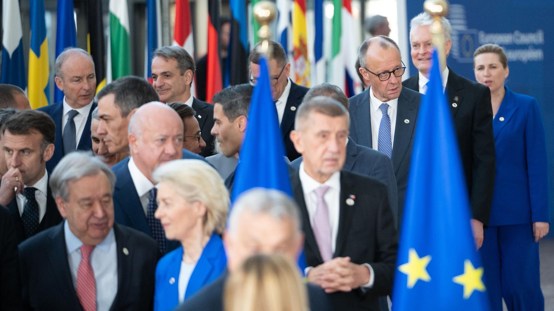 Vertreter der EU und die Staats- und Regierungschefs beim EU-Gipfel | Markus Lenhardt/dpa