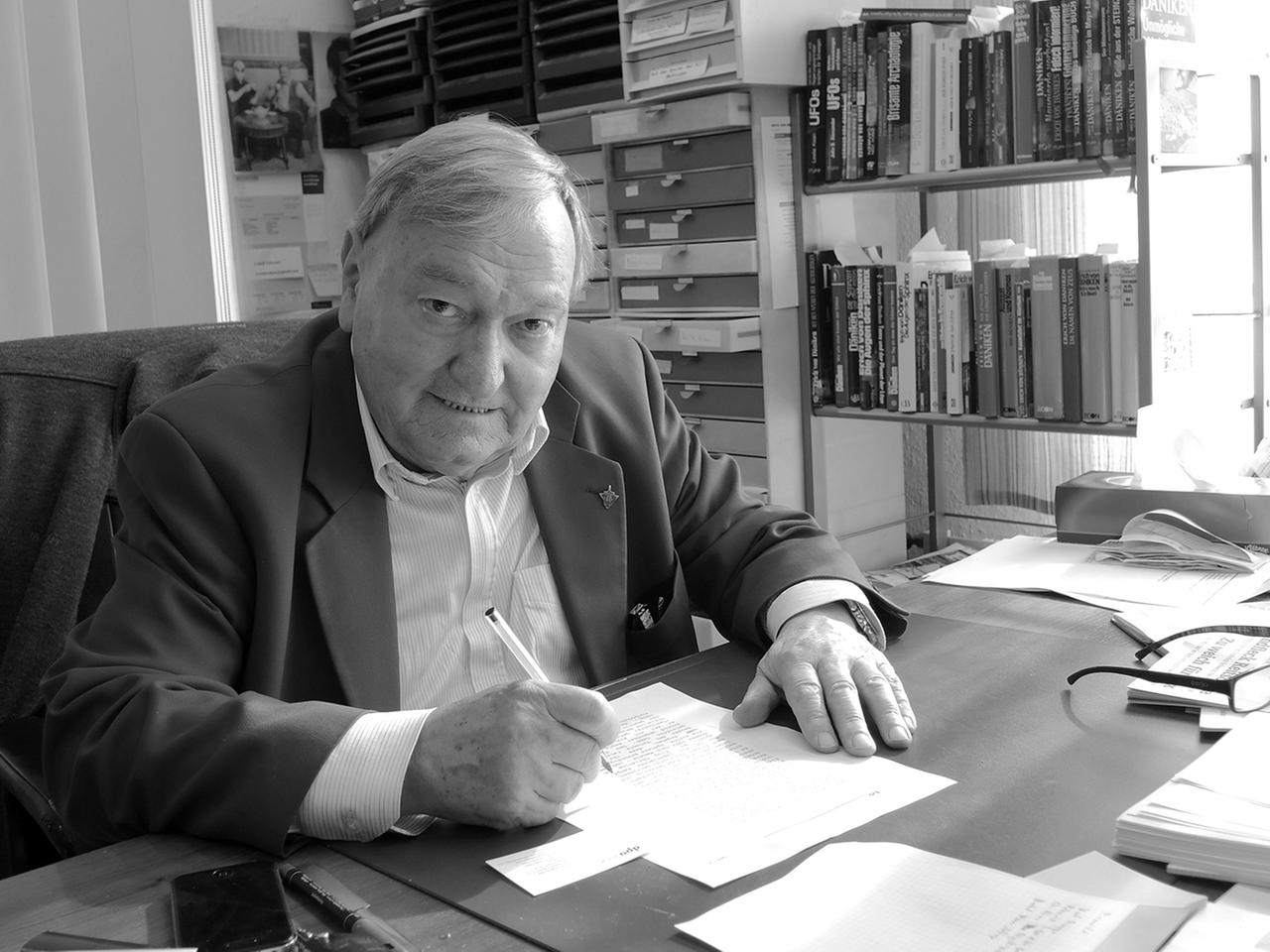 erich-von-daeniken-100.jpg
