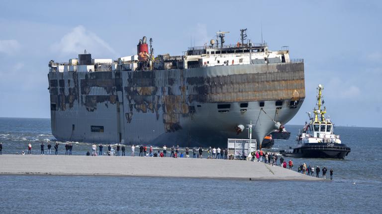 "Fremantle Highway" im Hafen von Eemshaven